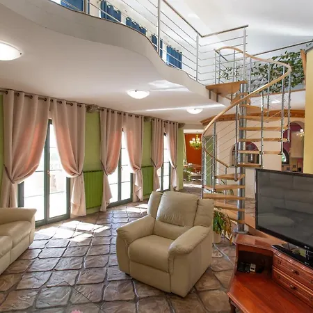 Holiday home Stunning In With Wifi Ankaran