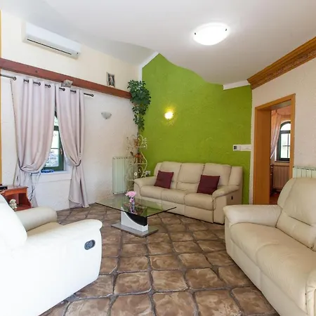 Stunning In With Wifi Holiday home